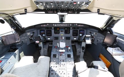 Cockpit CRJ100 Iberia Regional que liga Lisboa a Santander