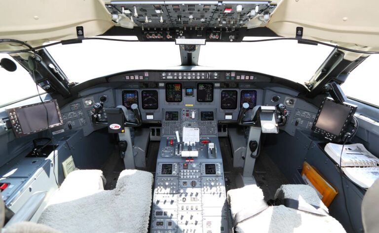 Cockpit CRJ100 Iberia Regional que liga Lisboa a Santander