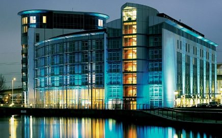 Exterior hotel DoubleTree by Hilton London ExCel em Londres