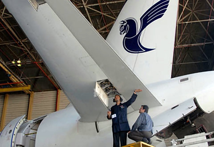 Manutenção numa das oficinas da Iran Air do Irão