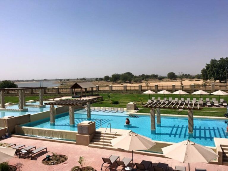 Piscina e rio Chari do Hotel N'Djamena Hilton no Chade