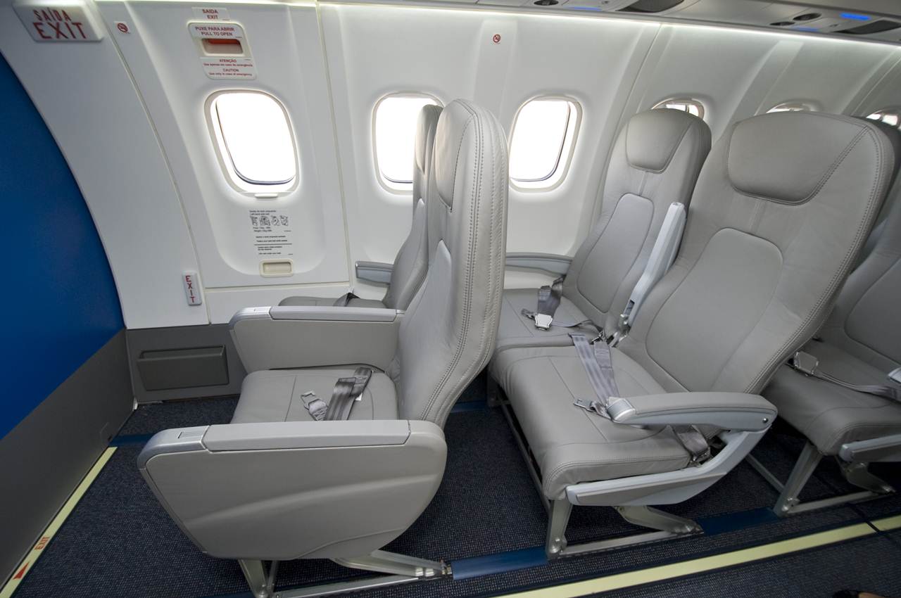 Interior cabine avião ATR da Azul Linhas Aéreas 