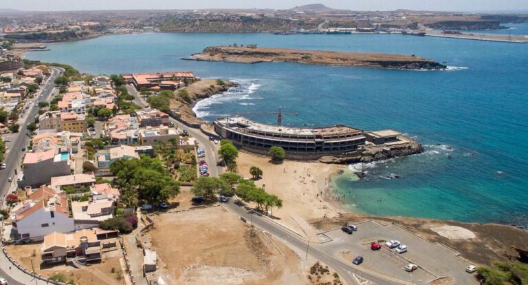 Vista aérea da construção do hotel Jasmim by SANA Hotels