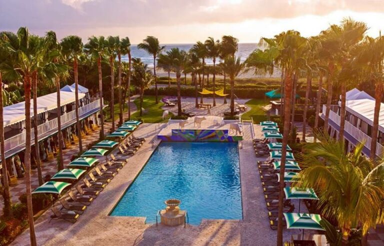 Piscina do Hotel Kimpton The Surfcomber South Beach
