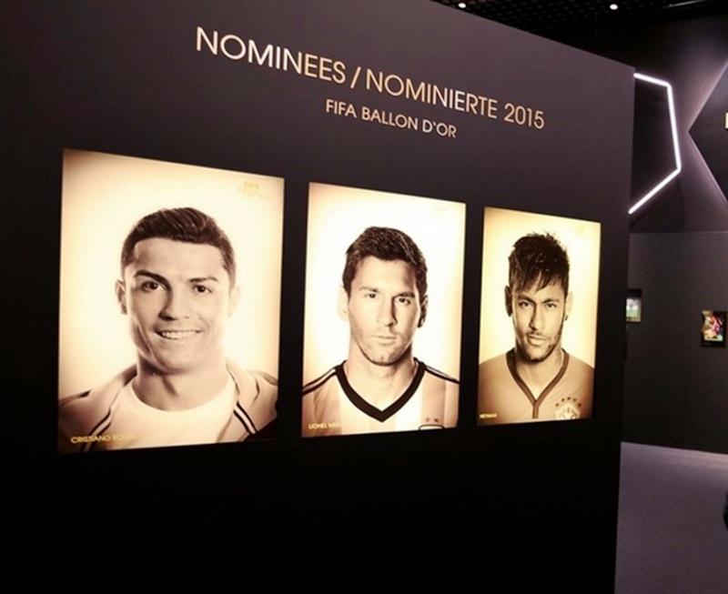 Painel no Museu FIFA em Zurique com Ronaldo nomeado bola de ouro