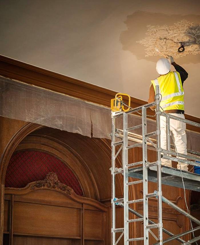 Incêndio destrói obras de 200 milhões de euros no hotel Ritz Paris