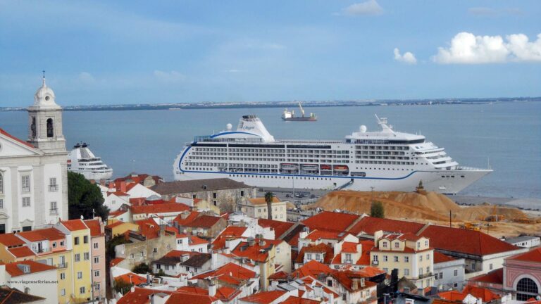 Cruzeiro Regent Seven Seas Mariner em escala a 31-10