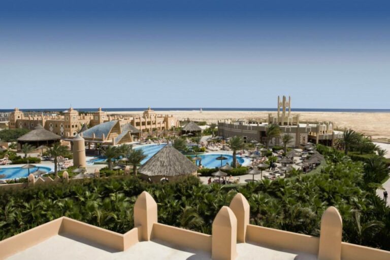 Piscina em 2014 do hotel RIU Funana na ilha do Sal
