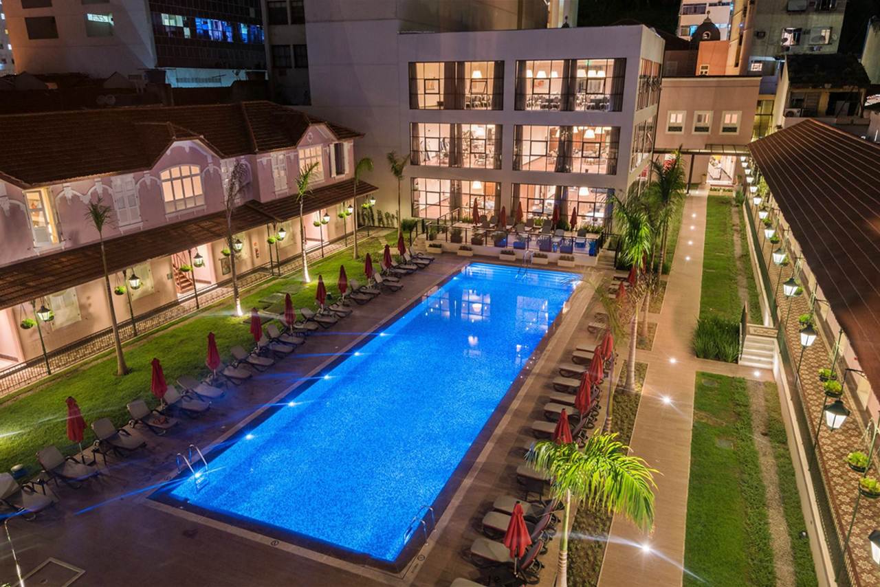 Vista da piscina do Hotel Vila Galé Rio de Janeiro no Brasil