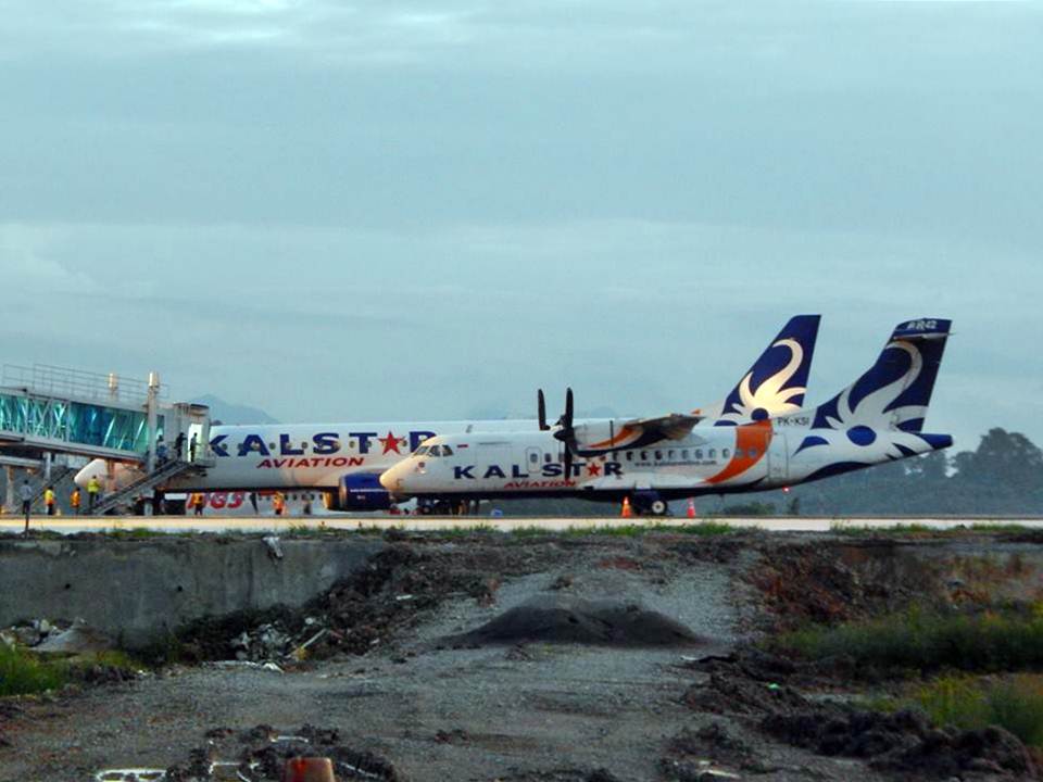 2 aviões da KALStar Aviation em terra