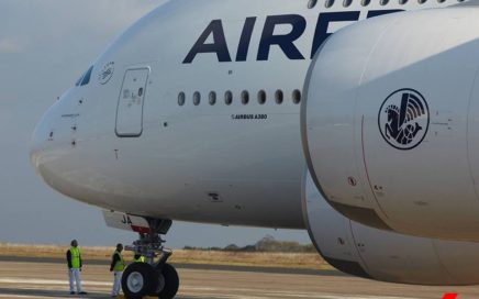 A380 da Air France no aeroporto Paris Charles de Gaulle