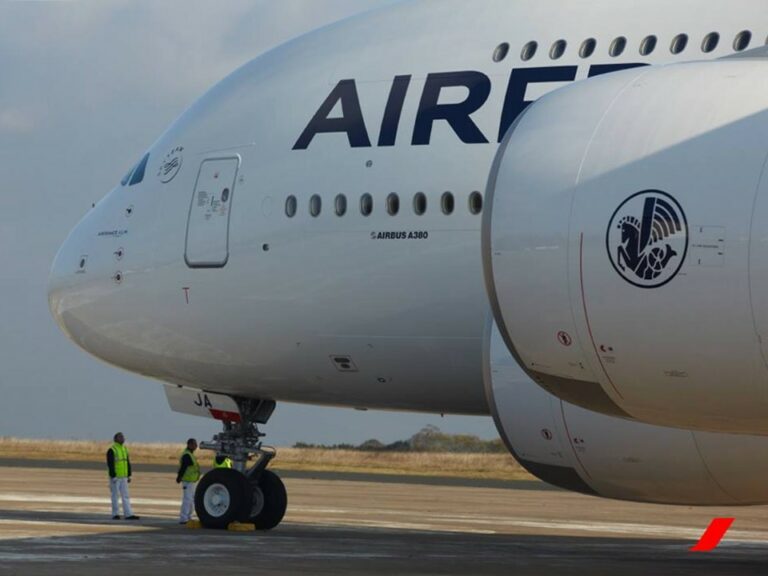 A380 da Air France no aeroporto Paris Charles de Gaulle