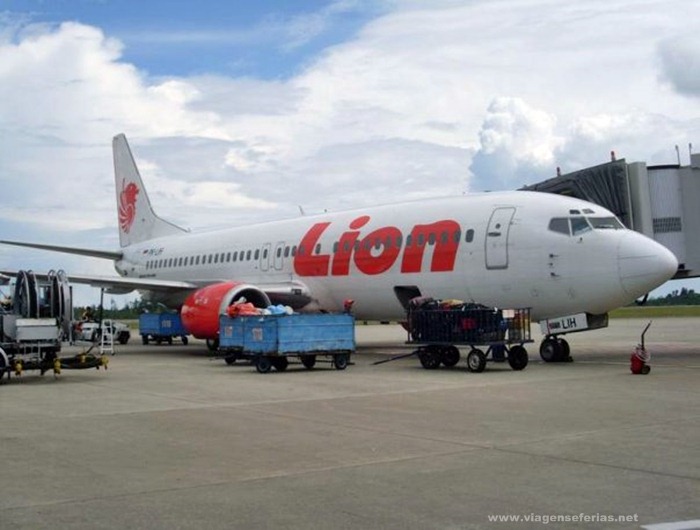 aeronave da Lion Air a ser reabestecida