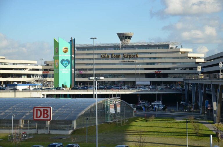 Vista do Terminal do aeroporto Colónia-Bona na Alemanha