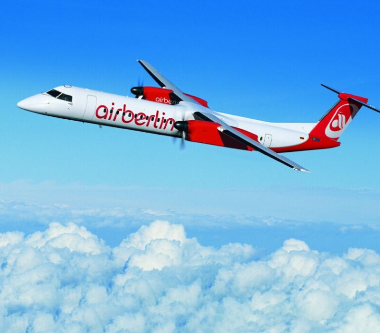 Bombardier Dash 8-Q400 em voo da air berlin