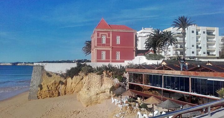 Chalet Vasconcelos em Armação de Pera comprado pelo Vila Vita