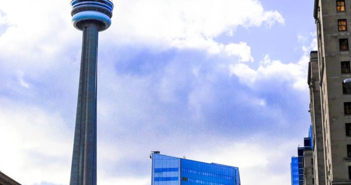 CN Tower um dos monumentos mais visitados de Toronto