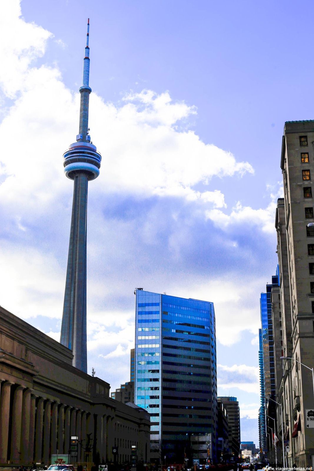 CN Tower um dos monumentos mais visitados de Toronto