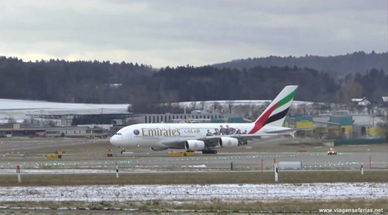 Pintura no A380 da Emirates da equipa de Futebol do PSG