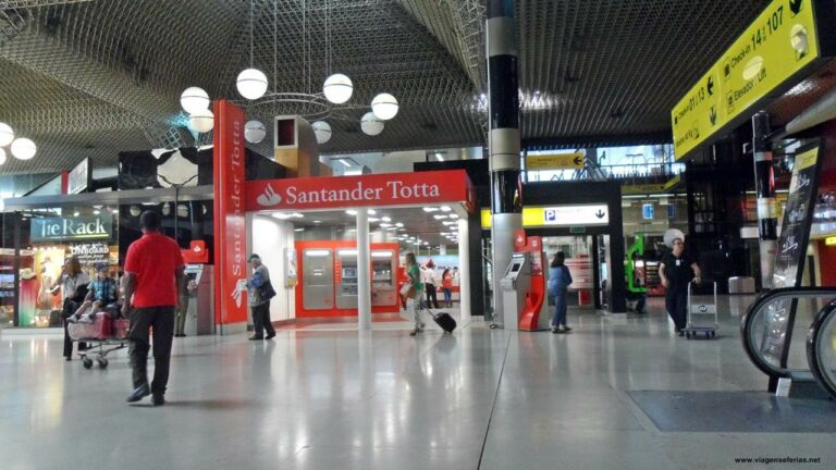 Hall zona partidas aeroporto Lisboa Humberto Delgado