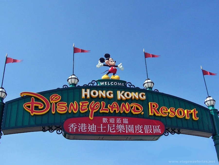 Painel de entrada na Disneyland Hong Kong
