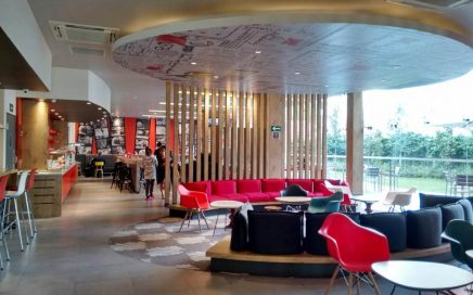 Bar e zona de estar do Hotel Ibis Mexico Alameda
