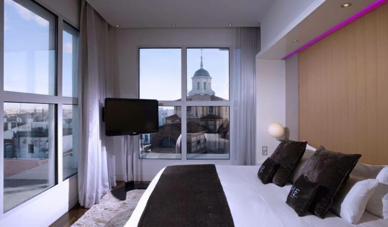 Quarto do Hotel ME Madrid Reina Victoria do Grupo Meliá
