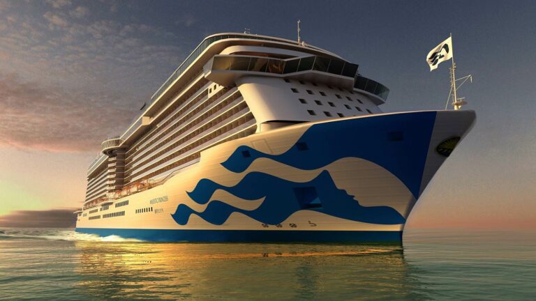 Nova pintura exterior no navio de cruzeiro Majestic Princess