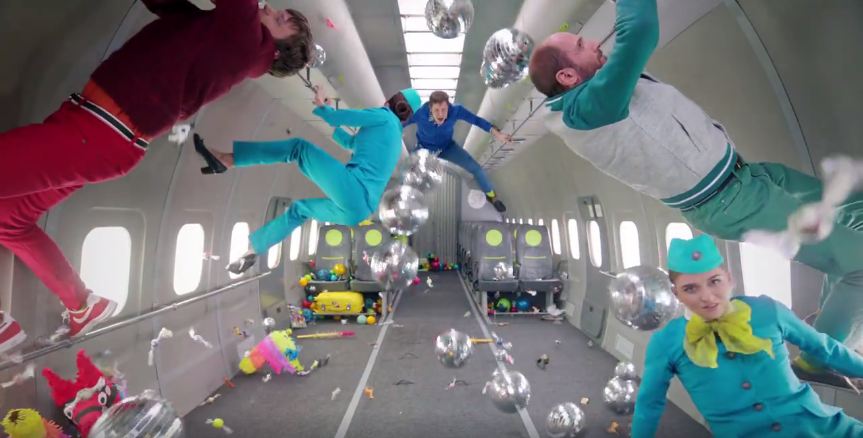 Video do Grupo OK GO filmado a bordo da S7 Airlines