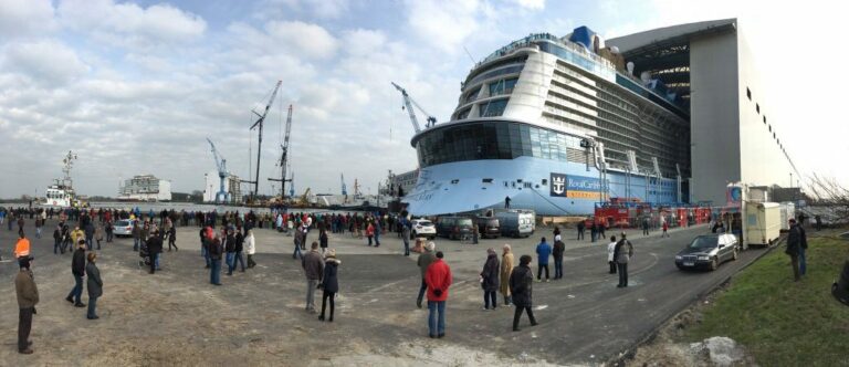 Navio de cruzeiro Ovation of the Seas, estaleiro na Alemanha