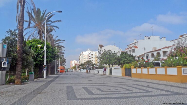 Avenida Infante Dom Henrique sem trânsito em Monte Gordo