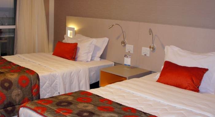 Um dos 164 quartos do hotel Radisson Recife no Brasil