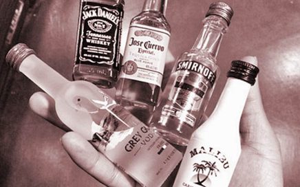 5 Mini-garrafas de bebidas alcoólicas brancas