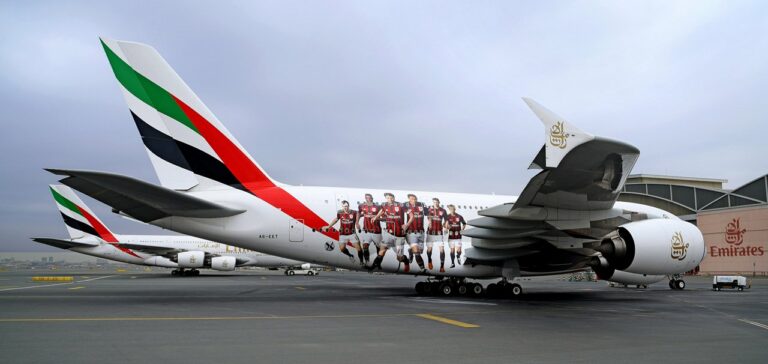 5 jogadores da equipa AC Milan pintados no A380 da Emirates