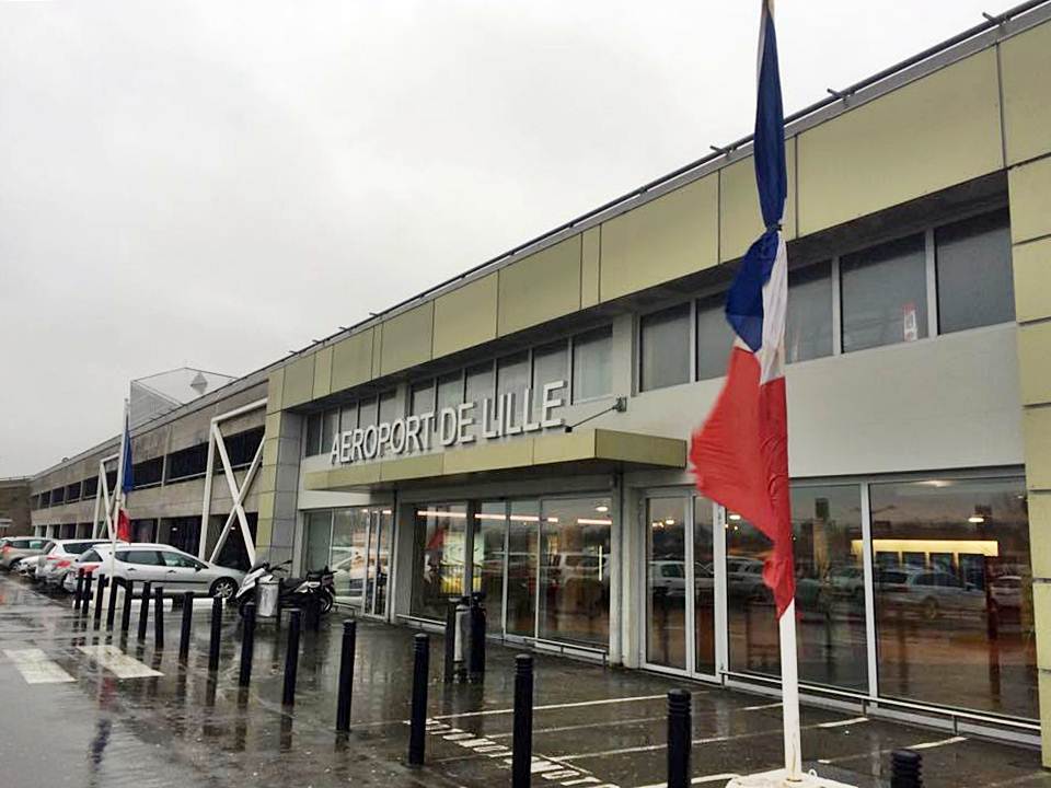 Entrada do Aeroporto de Lille no norte de França