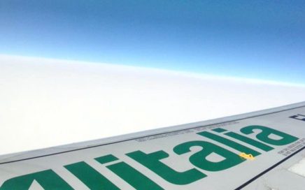 Inscrição Alitalia numa das asas de um Airbus A320