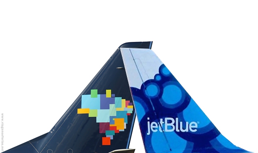 Caudas dos aviões das Companhias JetBlue e Azul Linhas Aéreas