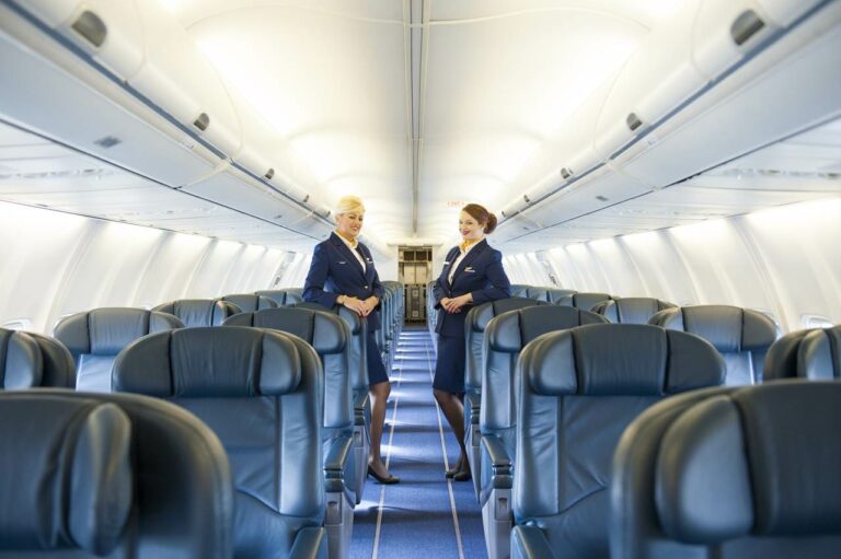 Interior do B737 da ryanair para charters executivos privados