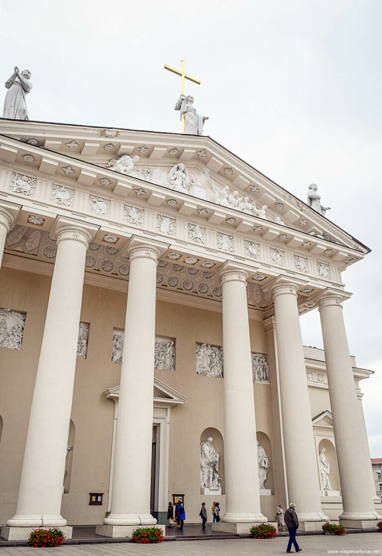 Colunas da Catedral de Vilnius na Lituânia