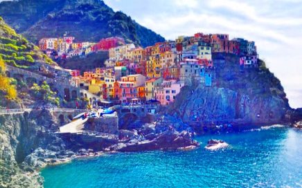 Uma das vilas do Cinque Terre na Riviera Ligúria em Itália