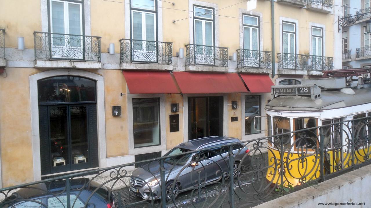 Entrada actual do BA Hotel no Largo de Camões em Lisboa