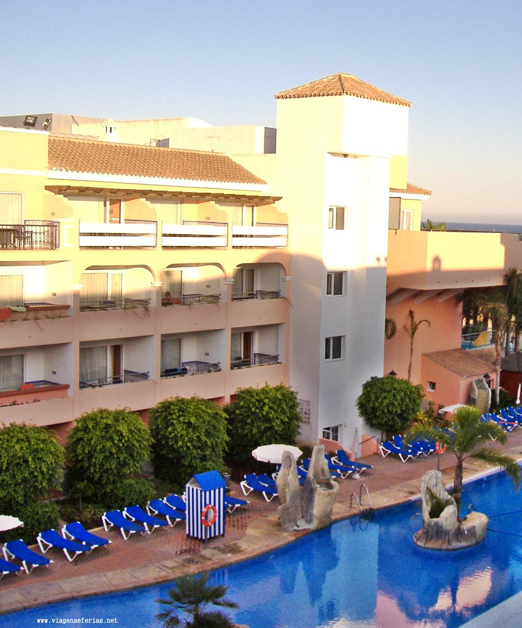 Piscina e varandas do Playabella agora hotel Iberostar Costa del Sol