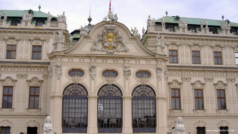 Fachada Principal do Palácio Belvedere Superior em Viena