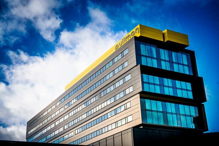 Edifício do Hotel Pullman Liverpool com 216 quartos