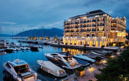 Fachada do Hotel Regent Porto Montenegro
