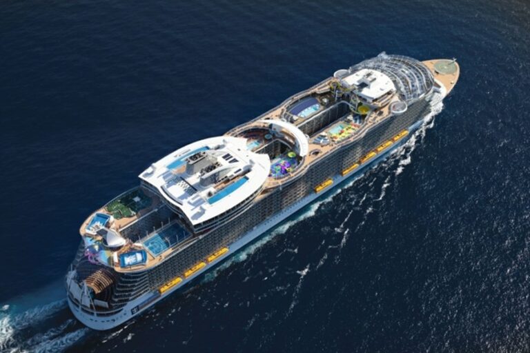 Vista aérea do navio de cruzeiro Harmony of the Seas