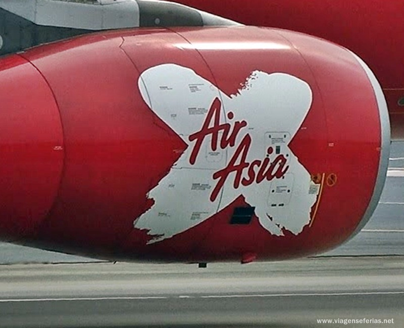 AirAsia X inscrito num dos motores de uma aeronave