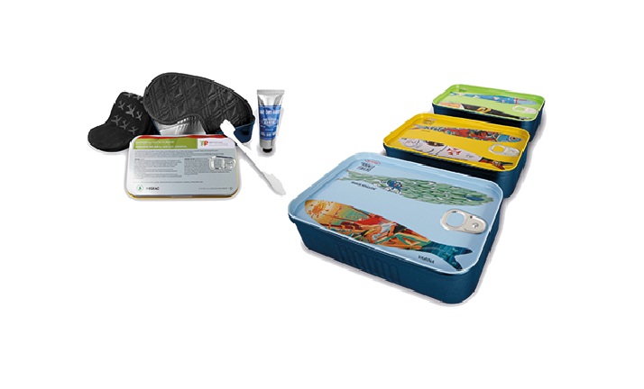 Kit de amenidades da TAP Portugal inspirada nas latas de sardinha