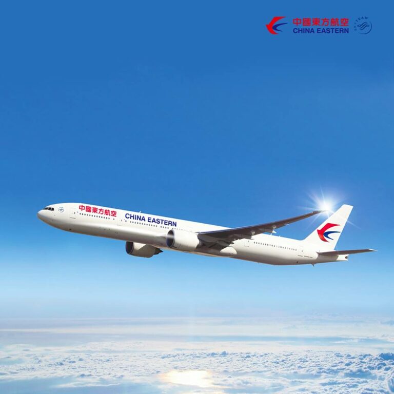 avião em voo da Companhia Aérea China Eastern
