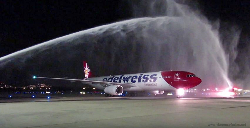 Arco de água à chegada da Edelweiss Air ao Rio de Janeiro